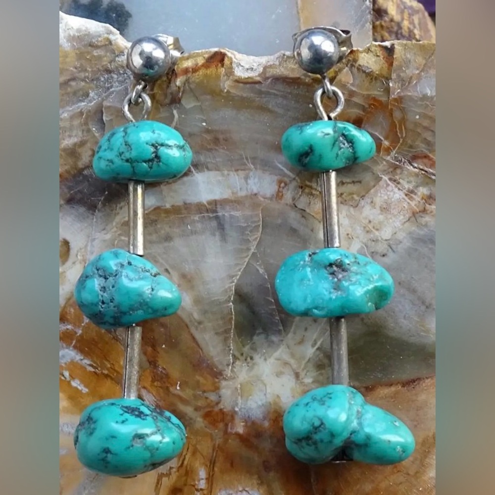 Vintage Native American Turquoise Nugget Silver Dangle Earrings - Picture 4 of 5